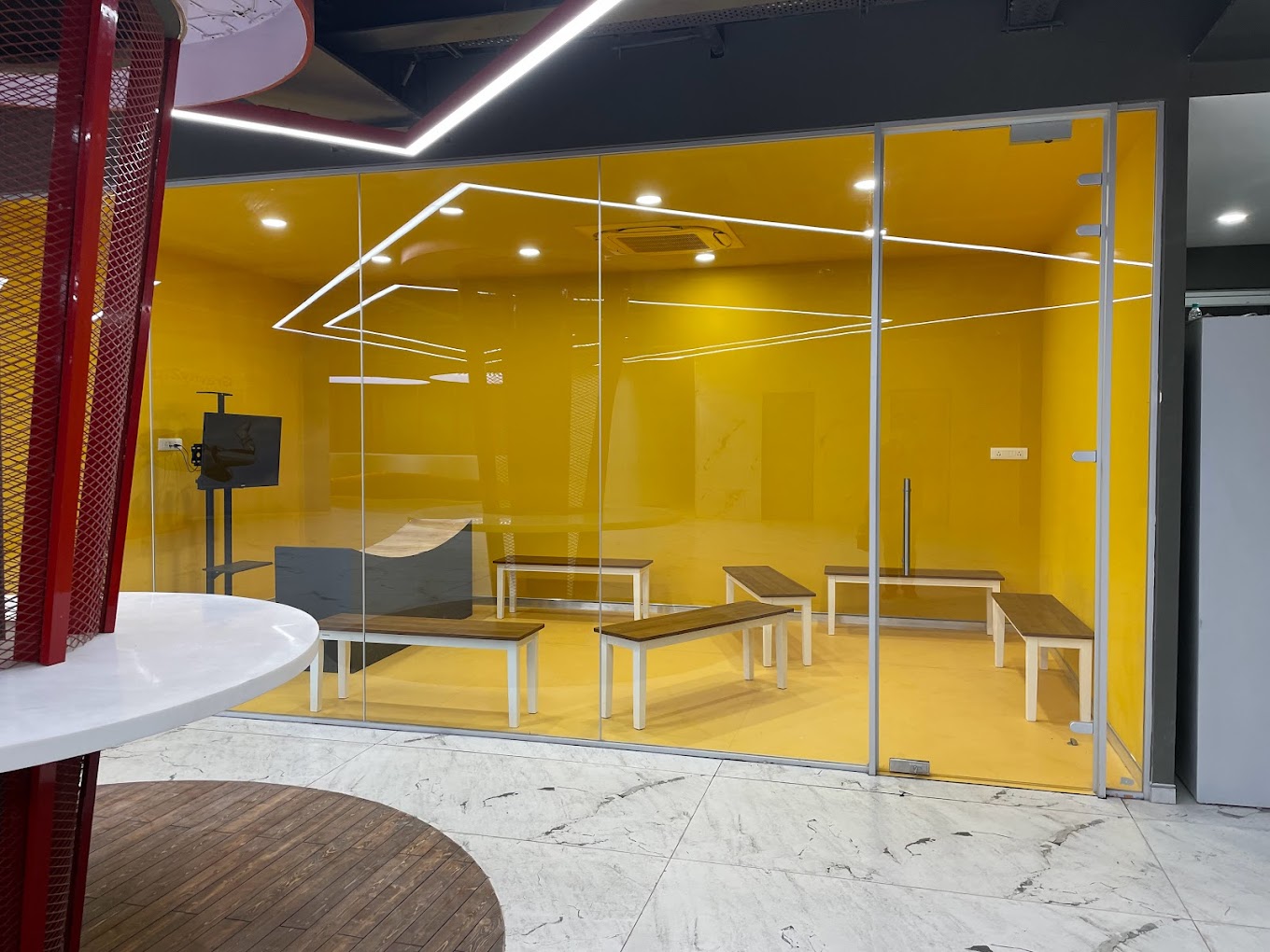 Training with the Experts Takes the Nerves Away