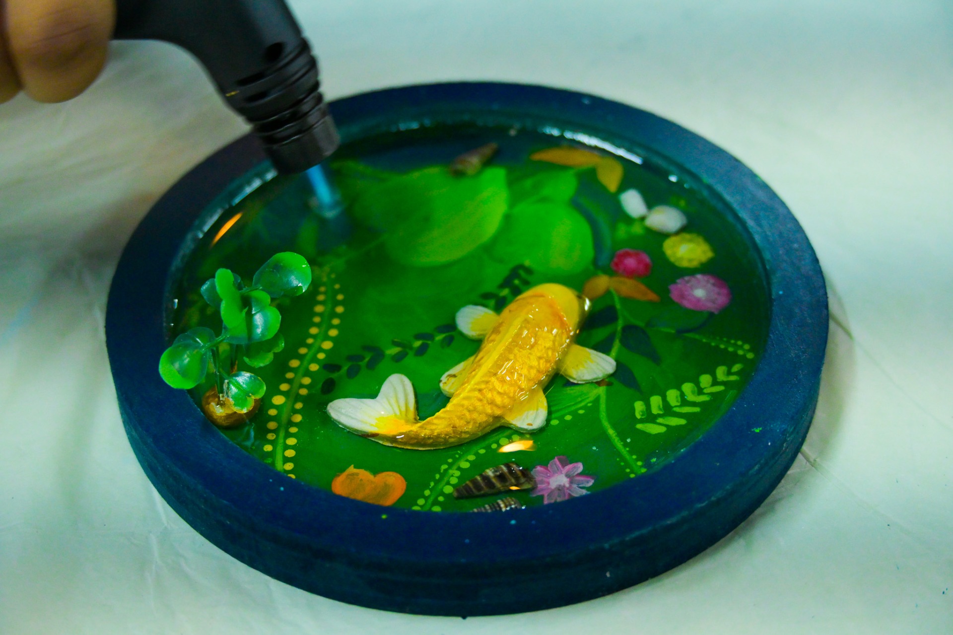 Mixing colors and pouring magic