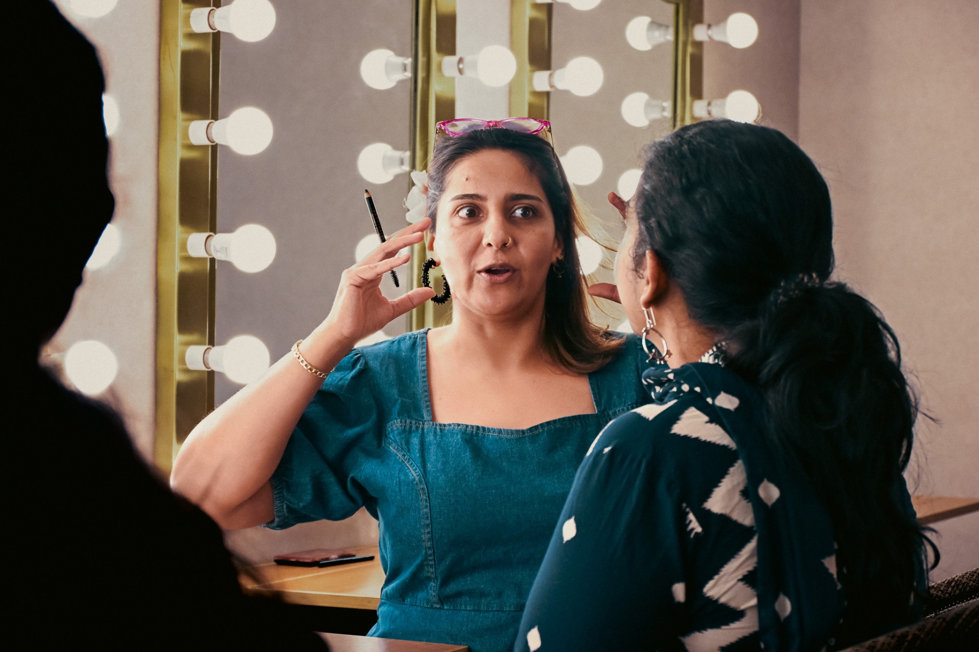 Why This Masterclass Feels Like a Friendly Makeup Chat