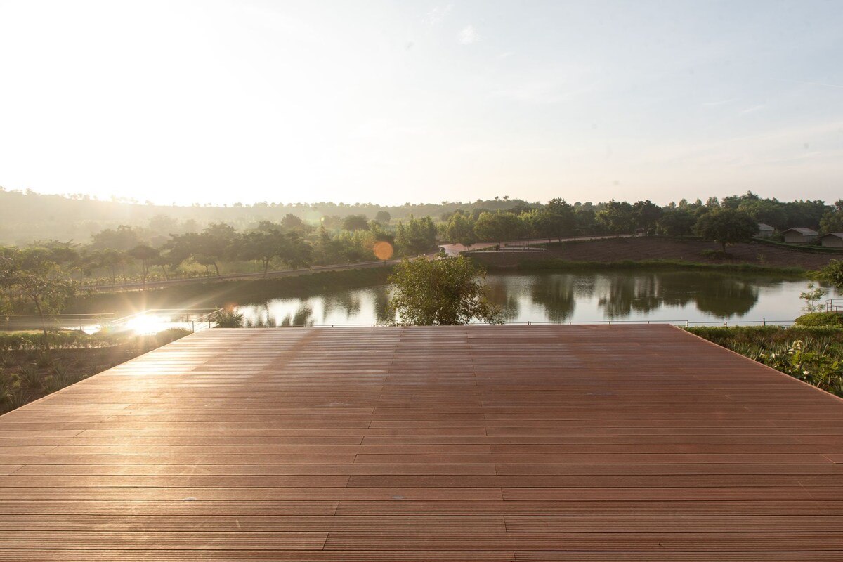 Starting off with peace and a cool welcome