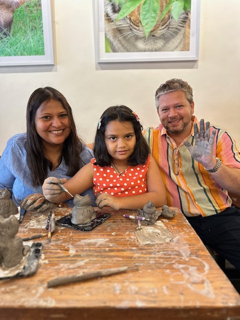 A Workshop That Feels Like Hanging Out With Friends