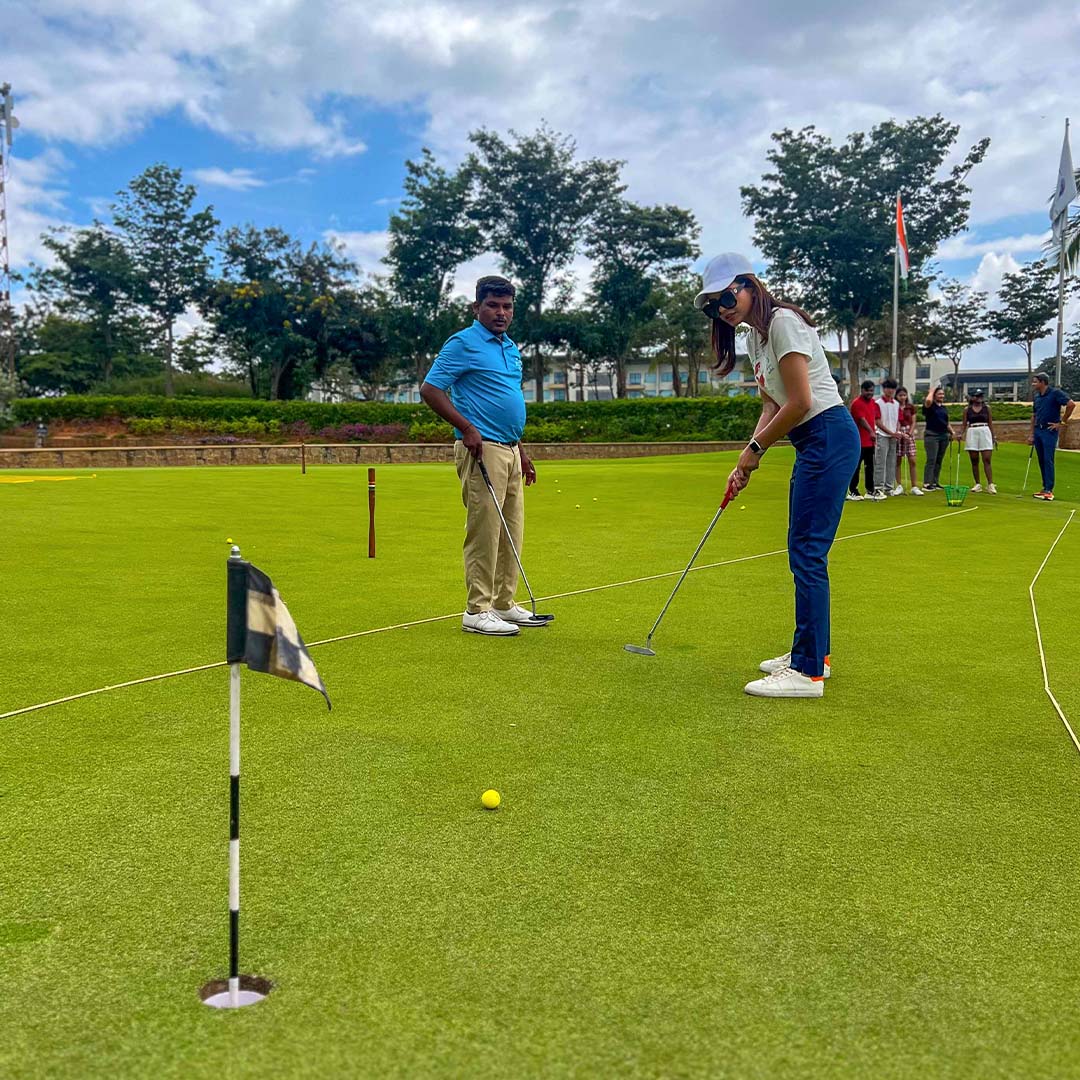 Master your putt in a fun competition with your friends and other participants. Win a customised Golfshire cap. 
