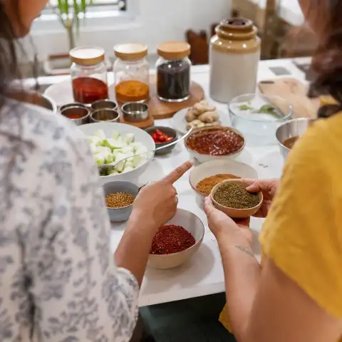 Share ideas with fellow guests and develop flavour combinations together.