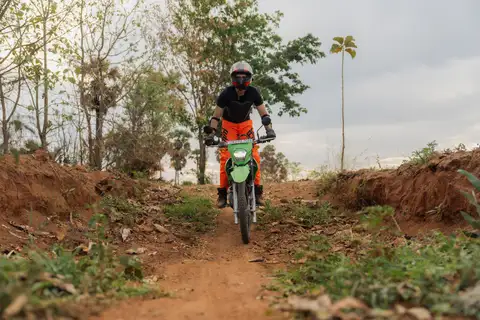 Beginner-Friendly Dirt Trail Motorcycling