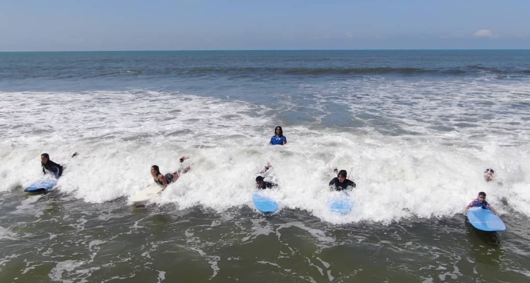 Post-Surf Perks: Showers, Snacks, and Chill Time